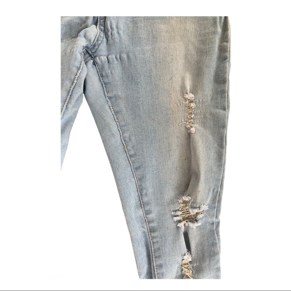 Distressed Jeans 7 - Picture 3 of 6